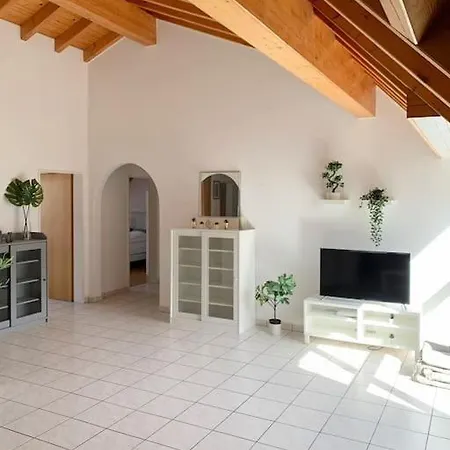 Charming Penthouse With Veranda In The Center Of Appartamento Briga