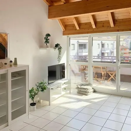 Appartamento Charming Penthouse With Veranda In The Center Of Briga