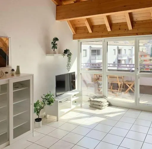 Appartamento Charming Penthouse With Veranda In The Center Of Briga